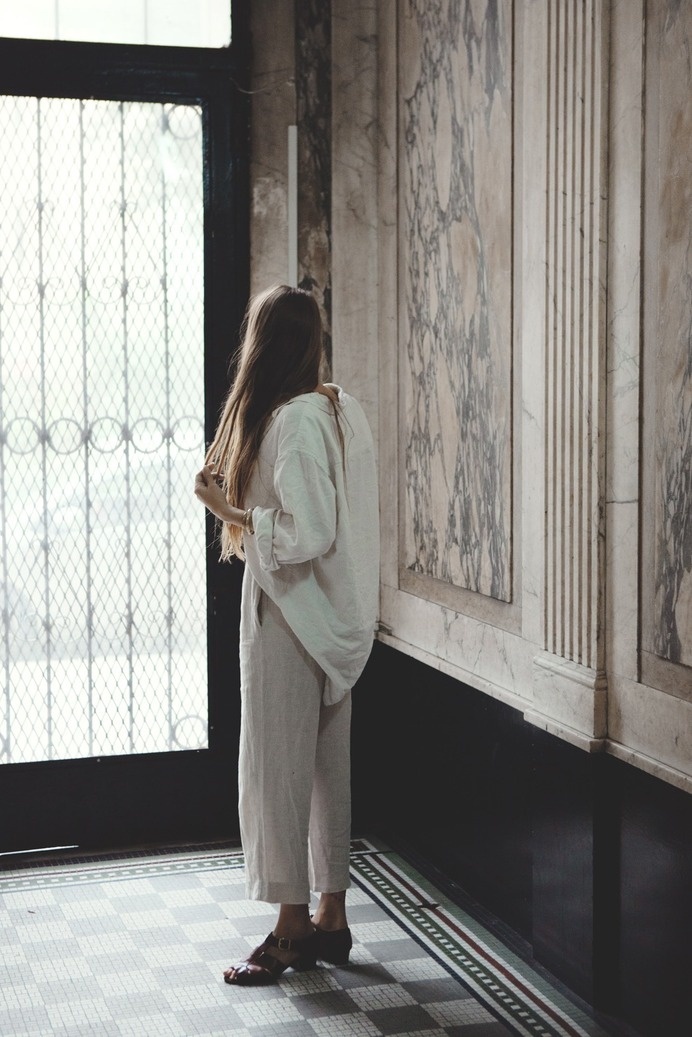 Emily waiting #waiting #muted #photography #portrait #monochromatic