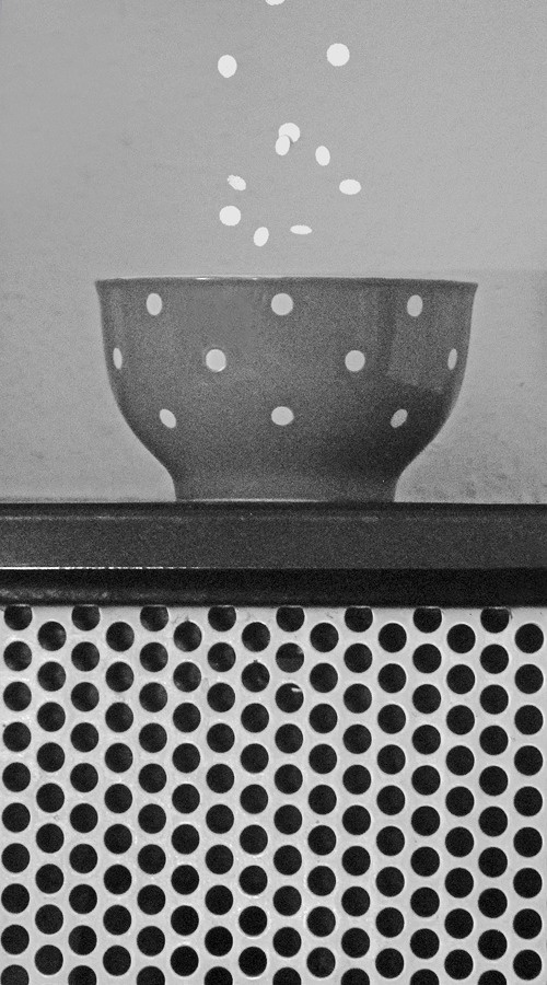 Specialmagazin #white #photo #circles #black #radiator #flecks #and #can