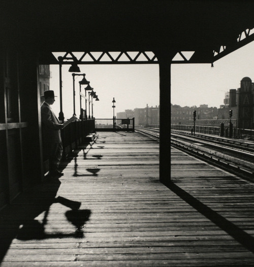 luzfosca:Larry SilverBronx Subway Station, 1950From Larry Silver: Early Work: New York #train #shadows #white #black #photography #vintage #and #station