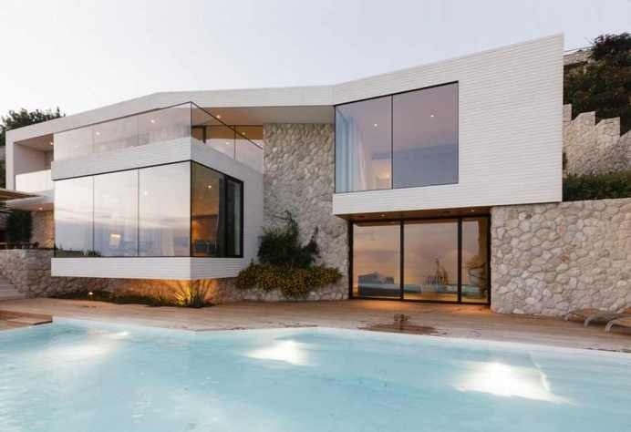 Architecture With a Distinct Modern Personality in Dubrovnik, Croatia: V2 House #architecture #dubrovnik #modern