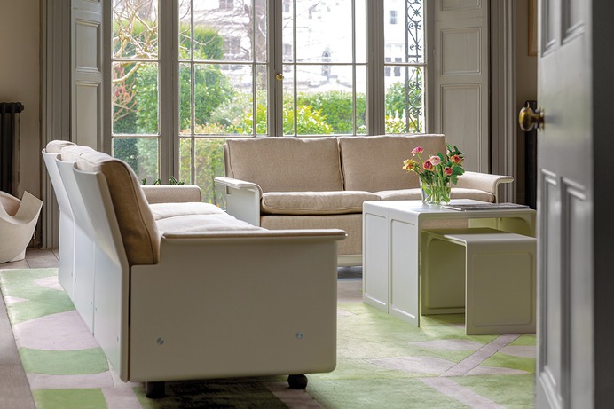 620 Chair Linen by Vitsœ