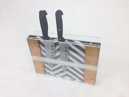 HA-O-RU the knife stand. A dress-up knife stand. http://enegon.tumblr.com/ #commodities #design #graphic #product #kitchen #original