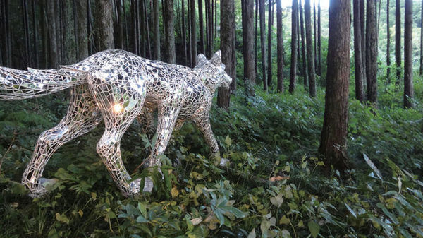 A Reflective Six Legged Wolf Covered in Mirror Shards by Tomoko Konoike #sculpture #art