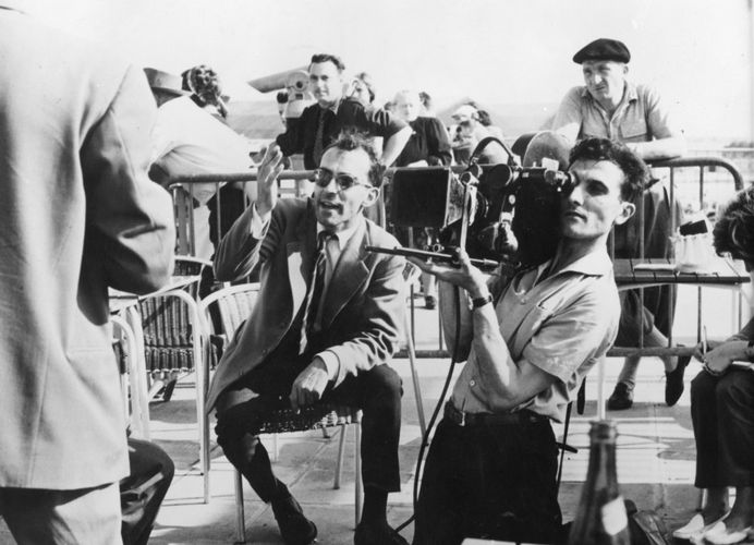 breathless-1960-006-jean-luc-godard-with-crew-during-production-00m-wp0.jpg (1000×723)