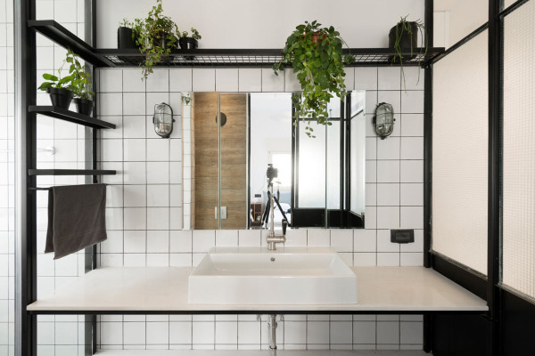 A BAUHAUS APARTMENT IN TEL AVIV GETS RENOVATED