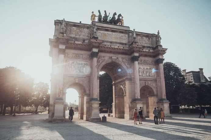 Cinematic Paris: Striking Street Photography by Stijn Hoekstra