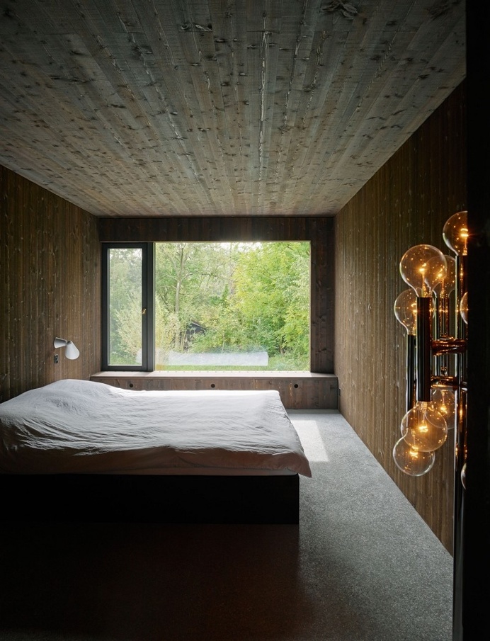 The Architecture of This Family House Combines Raw Concrete with Dark Wood