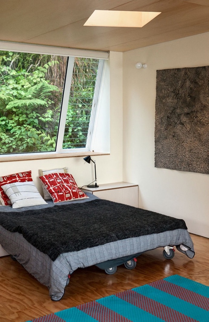 Arruba Bach &ndash; Exciting and Vibrant Treehouse by Bossley Architects