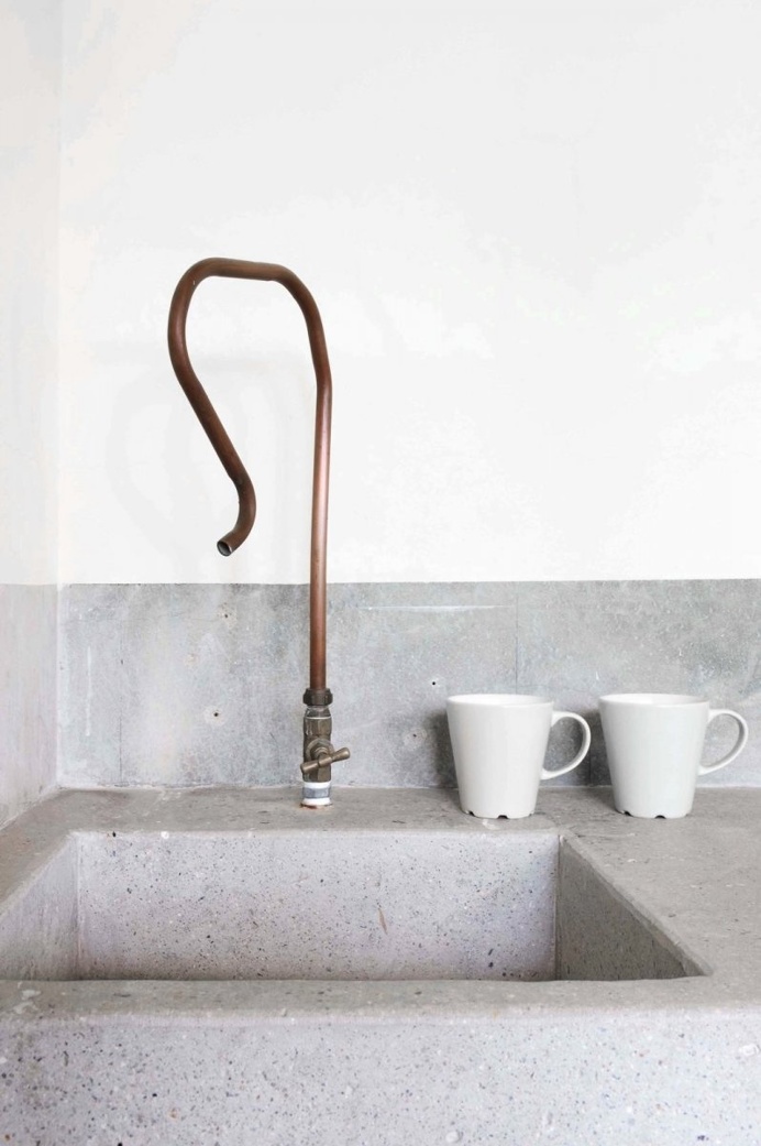 Concrete sink with copper pipe faucet. Home of Wen Hsia and Bc Ang. © Marjon Hoogervorst. #concretesink #pipefaucet