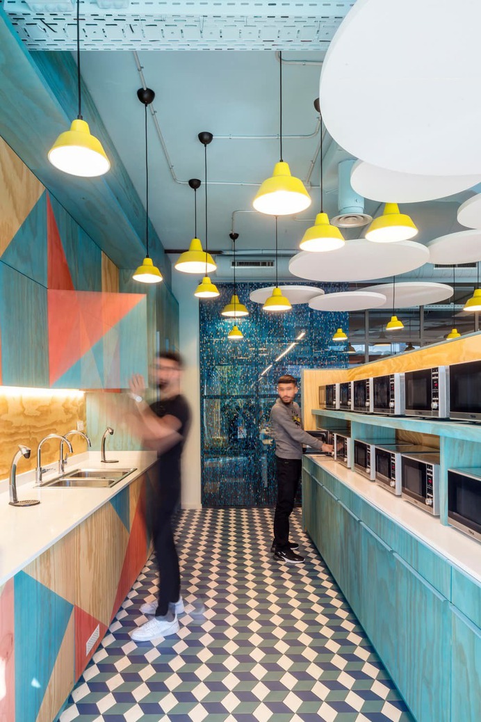Effective Communication Offices in Barcelona by El Equipo Creativo