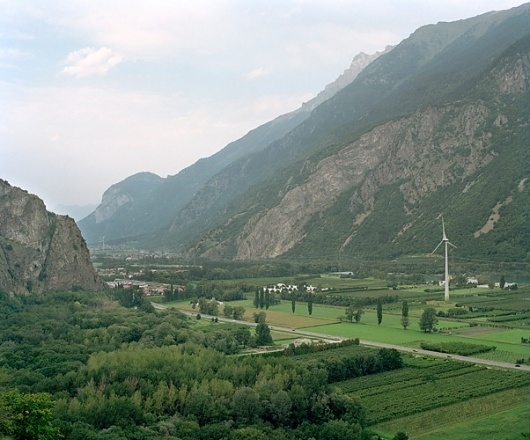 Yann Gross / Horizonville #valleys #mountains #landscapes #river #green