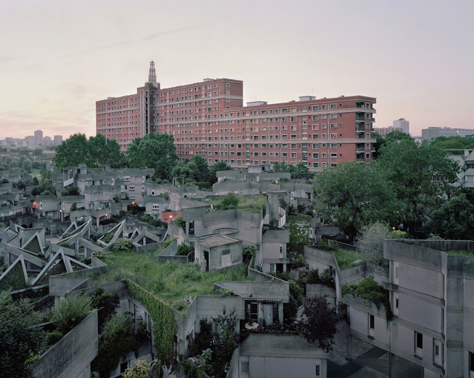 Alternative Post-War Universe in Paris Suburbs