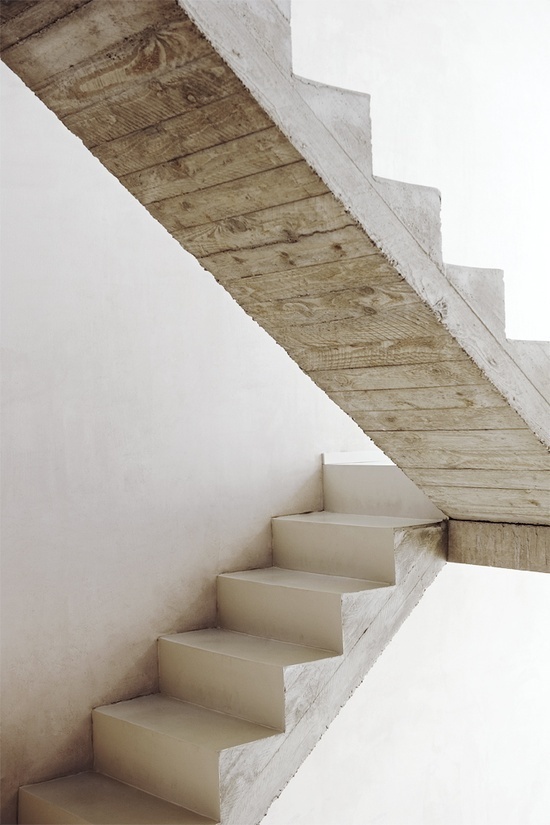 Concrete staircase by Crepain Spaes Debie Architecten. #interior #wood #steps #minimalism