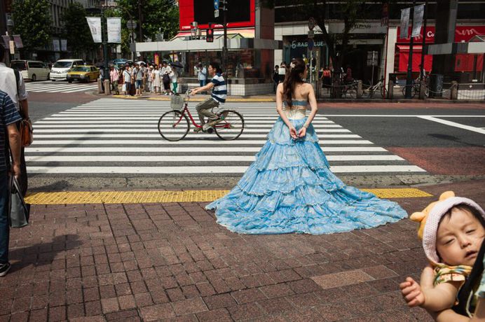 Quirky and Extraordinary Street Photos of Japan by Shin Noguchi