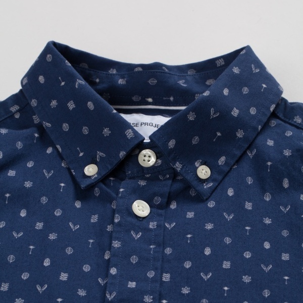 A cotton poplin shirt with a 'Flora' discharge print design all over. Norse Projects #flora #icons #shirt #menswear #fashion