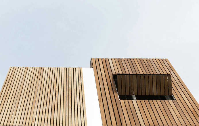 Urban Beat is a minimalist residence located in Montreuil, France, designed by WY-TO architects.