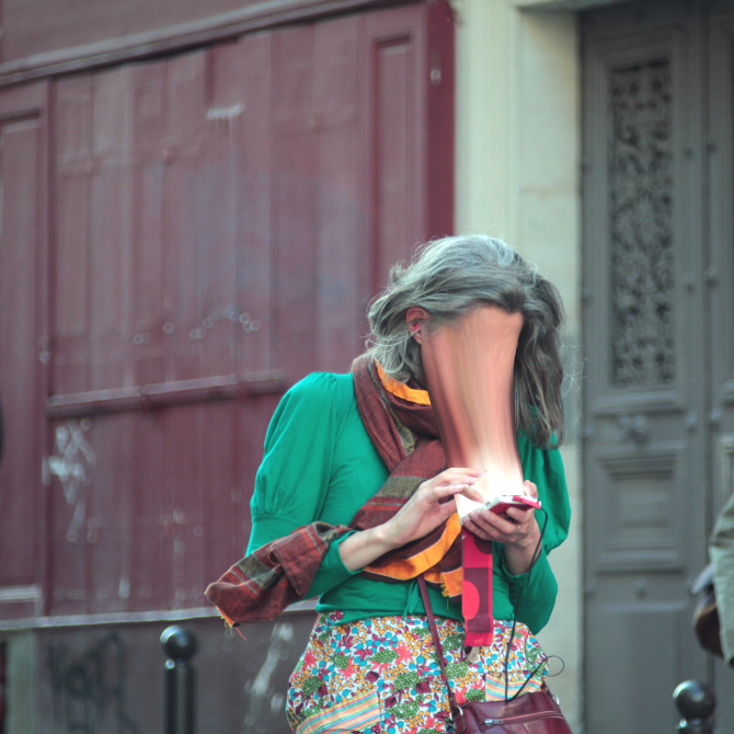 Photographer Show How Smartphones Are Stealing Our Souls