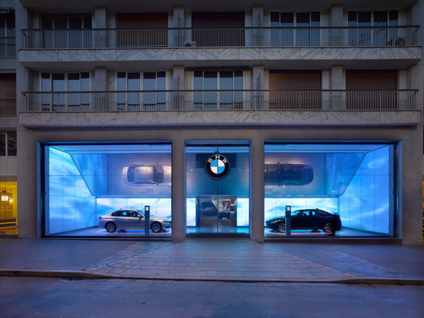 BMW Brand Store George V Paris #mirror