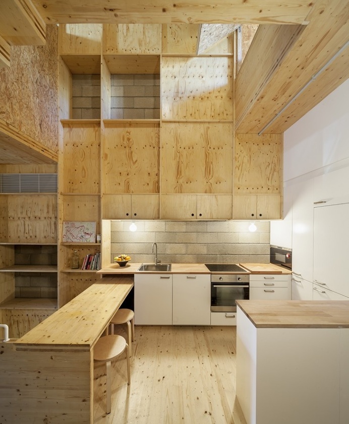 Longitudinal House