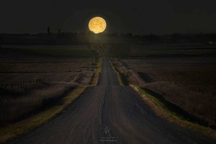 South Dakota's Amazing Night Skies: Landscape and Astrophotography by Aaron J. Groen