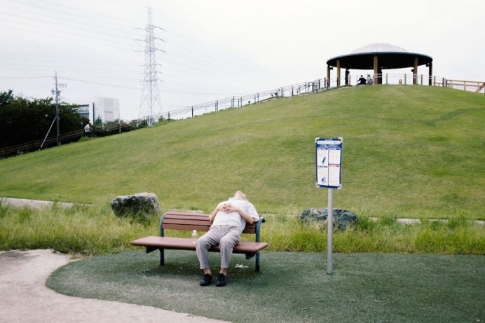 Elimination Method: Lonely People, Street Photography by Mankichi Shinshi