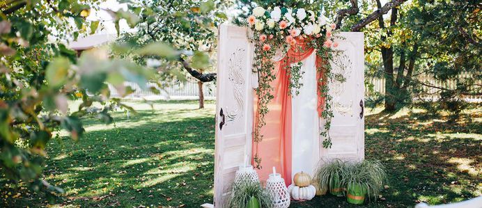 Great ideas coral wedding decorations are collected in our article. Choose your variant!