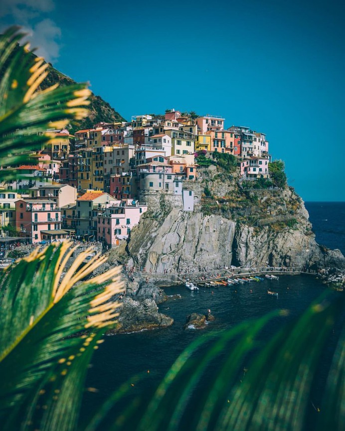 Creative and Colorful Street Photography by Mary Quincy