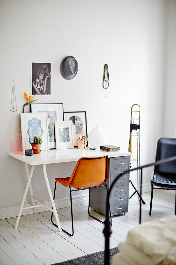 WHITE AND COZY SCANDINAVIAN APARTMENT