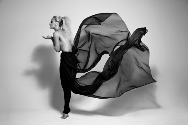 Zoom Photo #photography #woman #greyscale