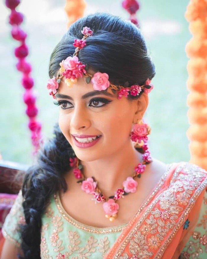 26 Handpicked Gota and Floral Maang Tikka Designs