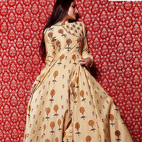 Vasansi Jaipur is an online designer store that is essentially well-suited in obliging the masses as it has a lovely combination of Indian s