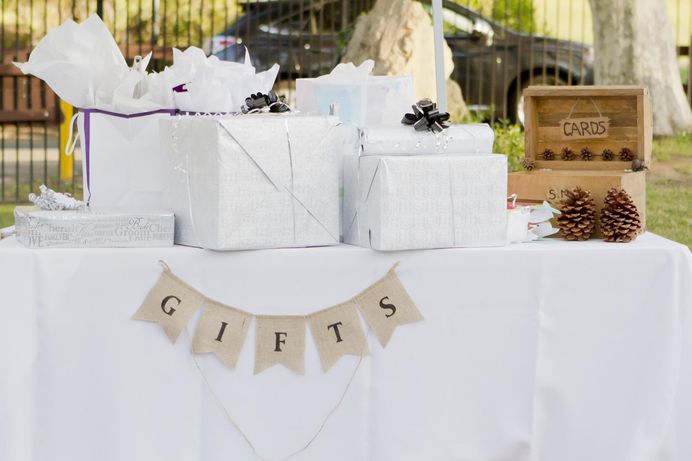 Although the wedding gift table is never at the top of any bride’ tos -do list, that doesn’t mean you can’t have fun making it.