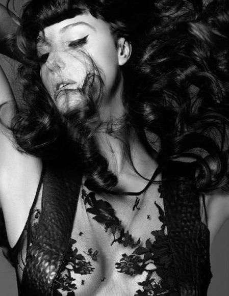Fashion photography (Monica Bellucci by Helmut Newton, viaÂ una lady italiana) #fashion #monica #bellucci