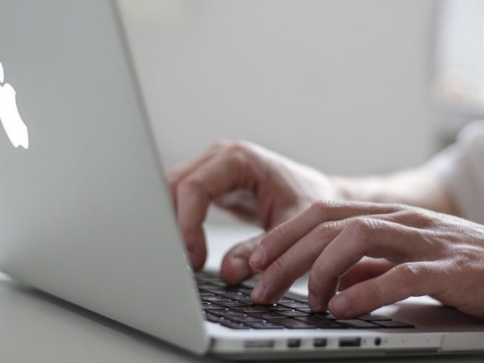 13 Free High-resolution Work Space Photos