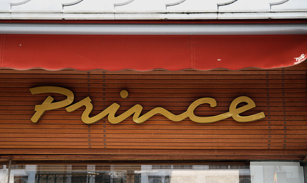 All sizes | Modas Prince | Flickr - Photo Sharing! #signage #typography