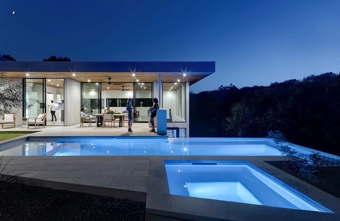 Bracketed Space House, Texas / Matt Fajkus Architecture