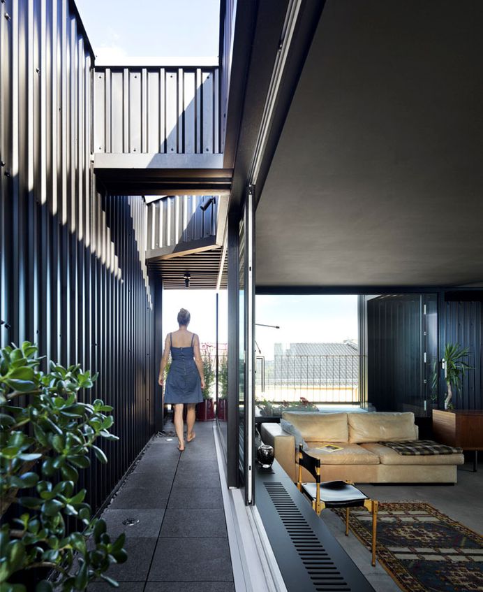 Floating Penthouse Berlin by Atelier Zafari