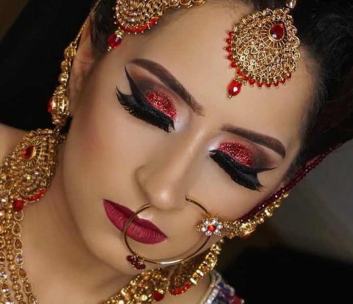 Bold Smokey Eyes Look With Red Glitter