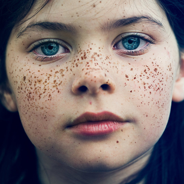 Portrait Photography by Benoit Paille #young #girl #eyes #childhood #photography #portrait #freckles