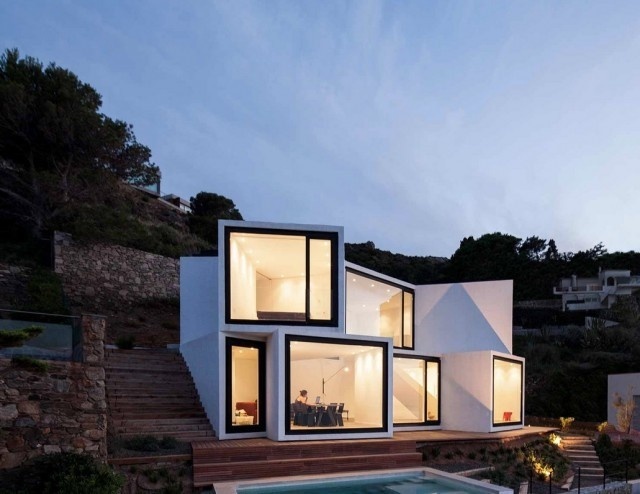 Geometric House with Several Points of View