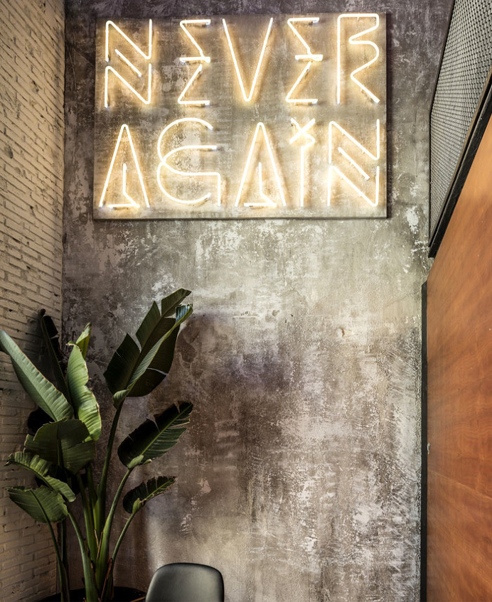 Barcelona Restaurant Features Eclectic Design - InteriorZine #restaurant #decor #interior