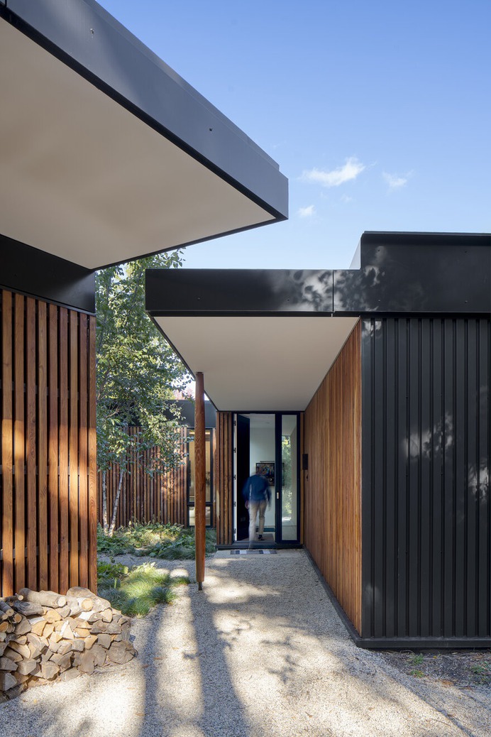 Retreat Designed by Wheeler Kearns for Nature Lovers in Illinois