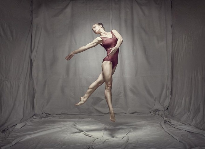 Impressive Portraits of Dancers and Acrobats by Tio Von Hale