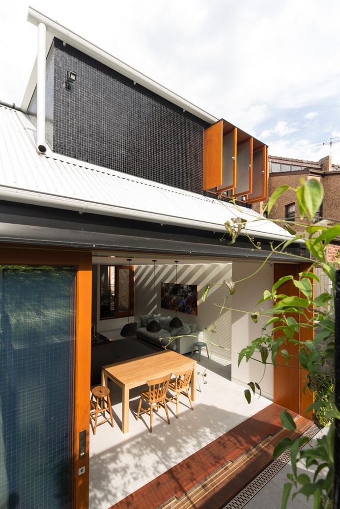 Down Size Up Size House by Carter Williamson Architects