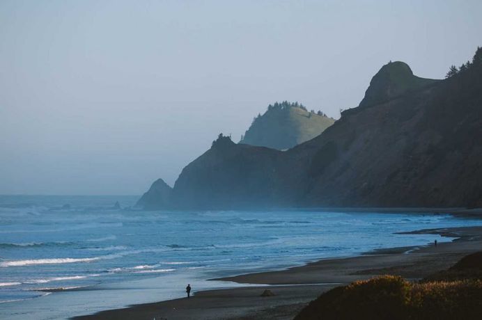 Roadtripping Oregon: A Visual Journey Through Oregon by Julia Nimke