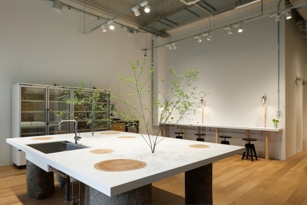 Hue plus photo studio by Schemata Architects, Tokyo office design #balance #space #work