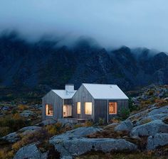 northernmoments: How perfect is this cabin? By architects Erik Kolman Janouch and Victor Boye Julebäk #poler #polerstuff #campvibes