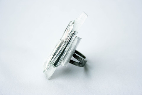 Karanā Parallax #selenite #crystal #pulse #design #segment #jewelry #parallel #ring