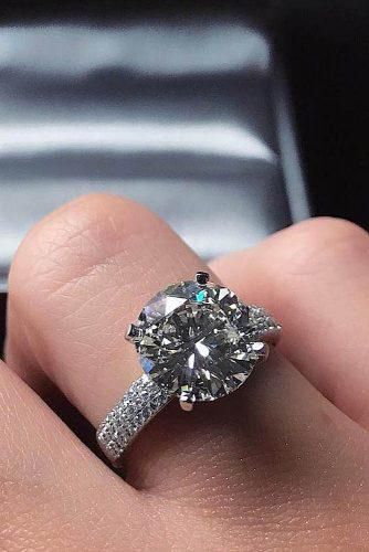 All luxury engagement rings brands, and all the leading ring trends are now in one article. Browse through our gallery and make your choice!