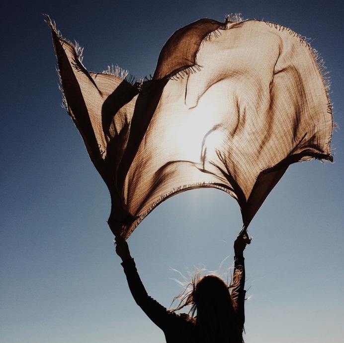 Caminhar com bom tempo, numa terra bonita, sem pressa, e ter por fim da caminhada um objetivo agradável: eis, de todas as maneiras de viver, aquela que mais me agrada. Jean-Jacques Rousseau